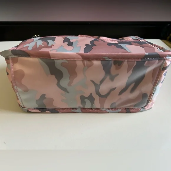 LUG PARASAIL COSMETIC CASE CAMO ROSE NWT - Picture 3 of 5